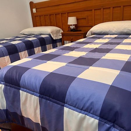 Hostal Restaurante Bustos Villarrubio Eksteriør bilde