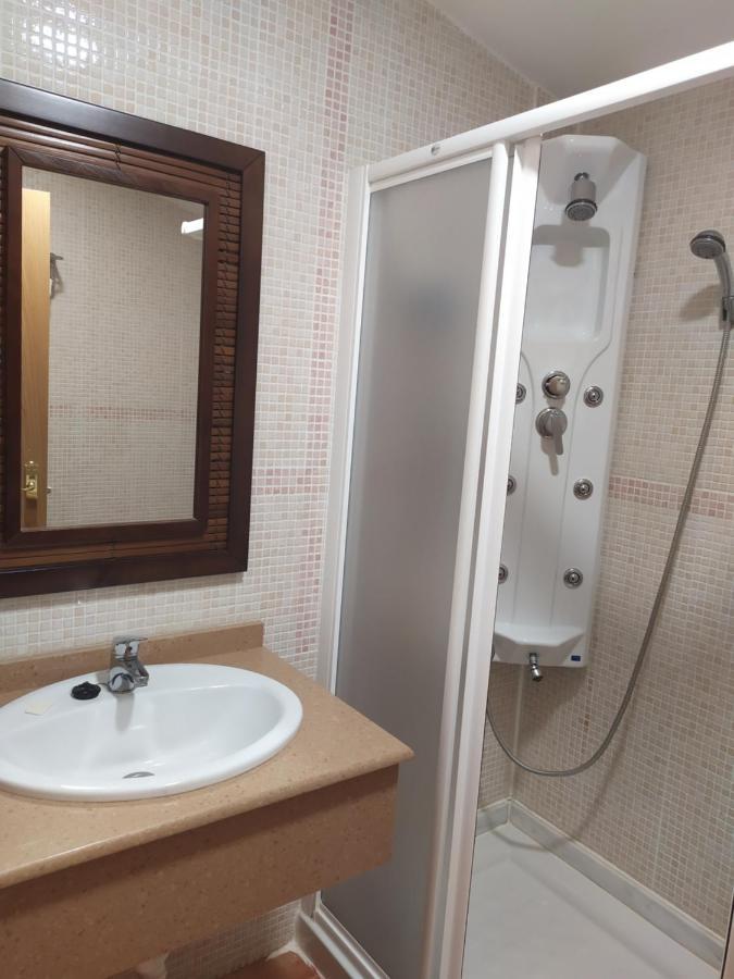Hostal Restaurante Bustos Villarrubio Eksteriør bilde