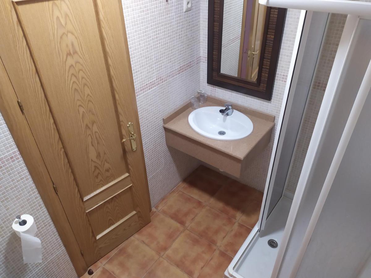 Hostal Restaurante Bustos Villarrubio Eksteriør bilde