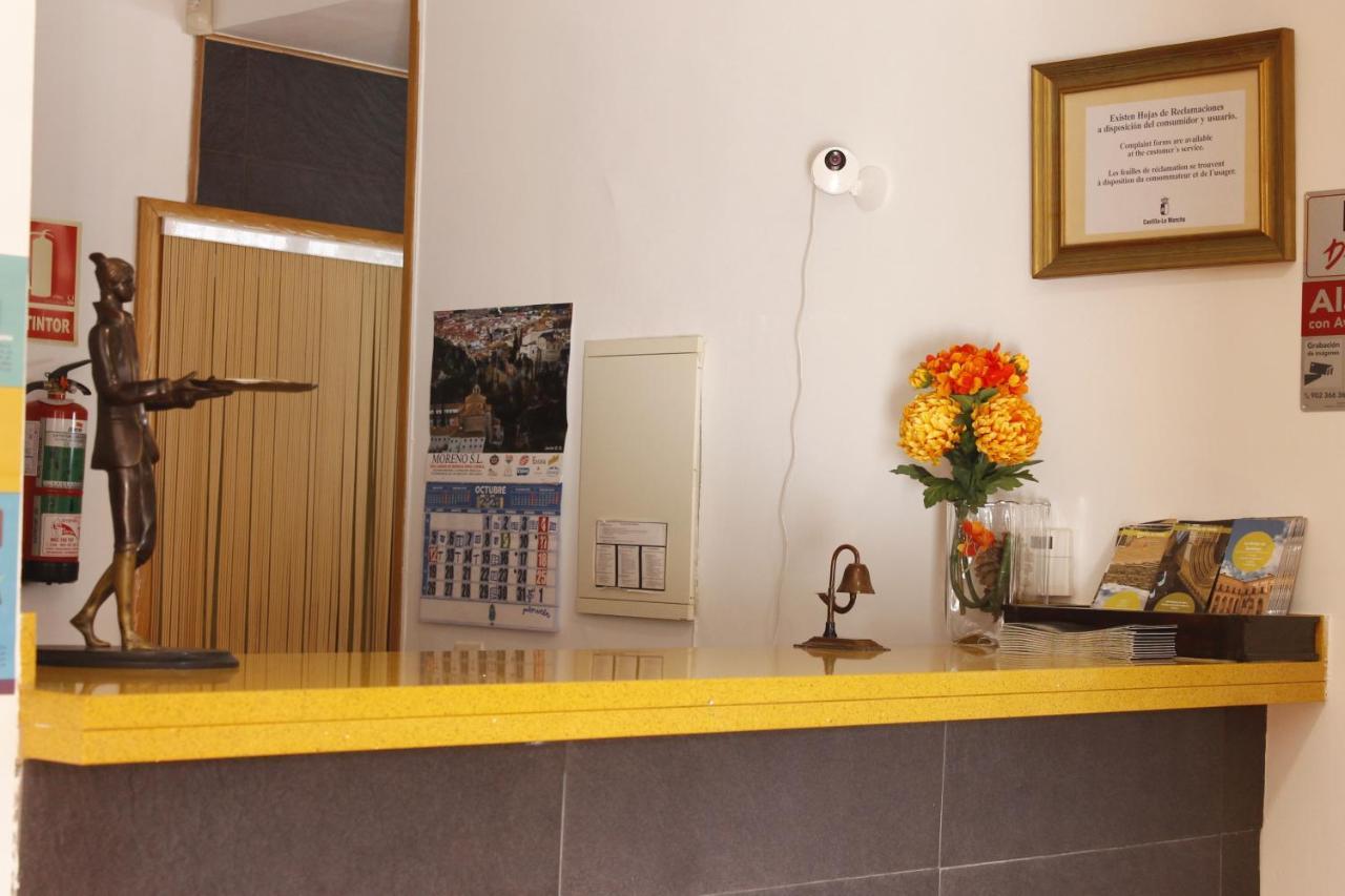 Hostal Restaurante Bustos Villarrubio Eksteriør bilde