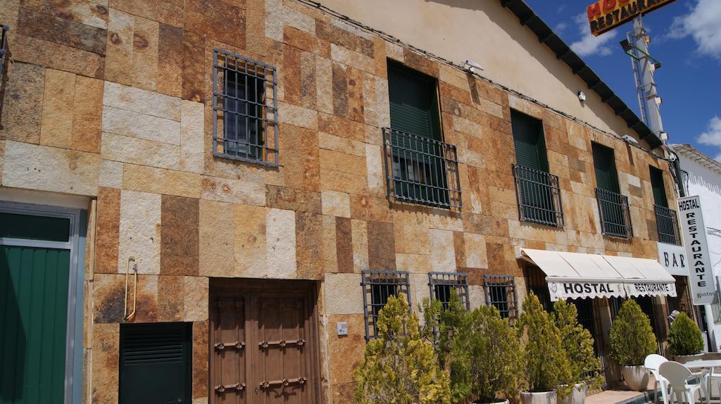 Hostal Restaurante Bustos Villarrubio Eksteriør bilde