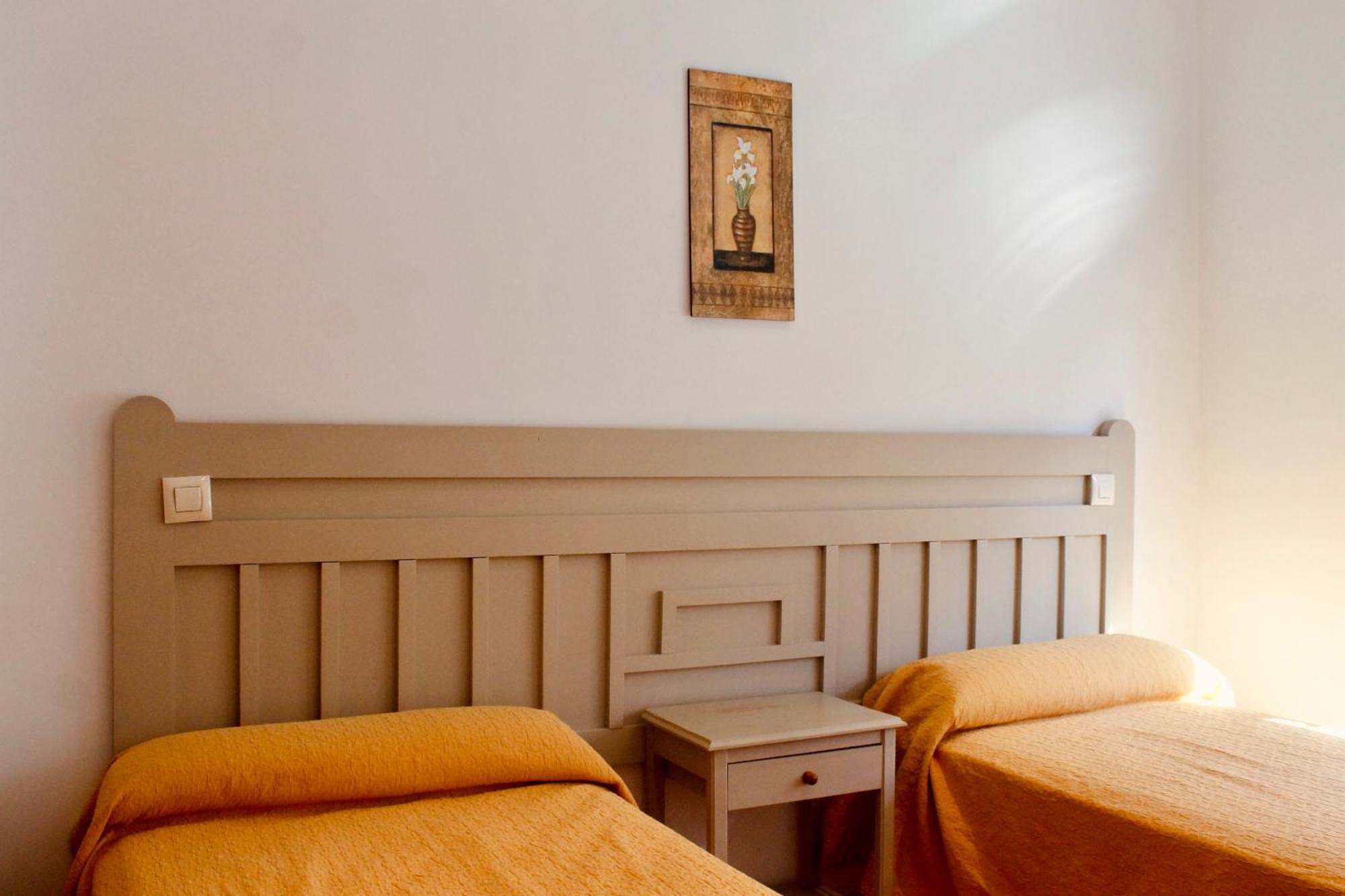 Hostal Restaurante Bustos Villarrubio Eksteriør bilde