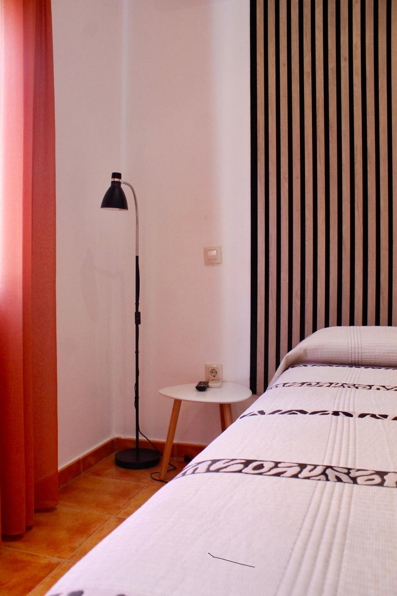 Hostal Restaurante Bustos Villarrubio Eksteriør bilde
