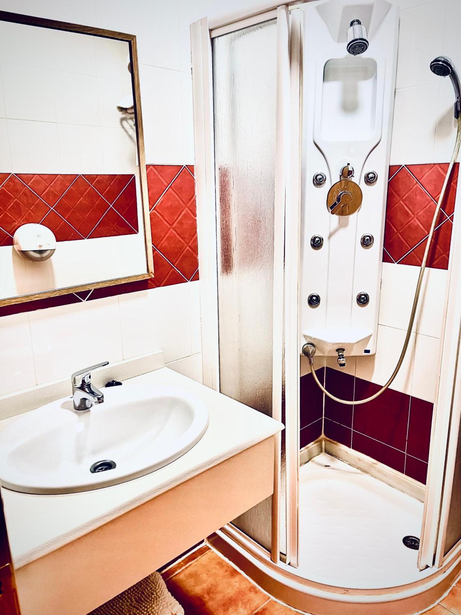 Hostal Restaurante Bustos Villarrubio Eksteriør bilde