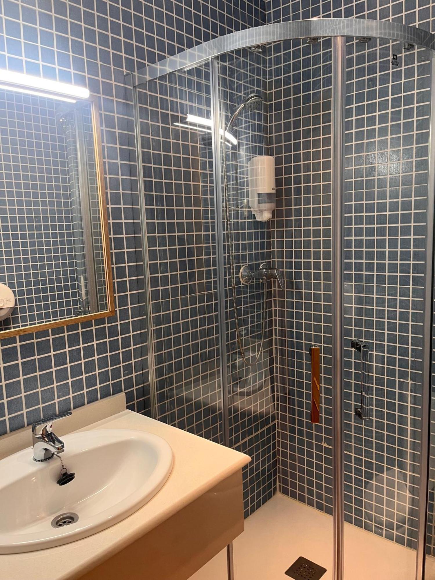 Hostal Restaurante Bustos Villarrubio Eksteriør bilde