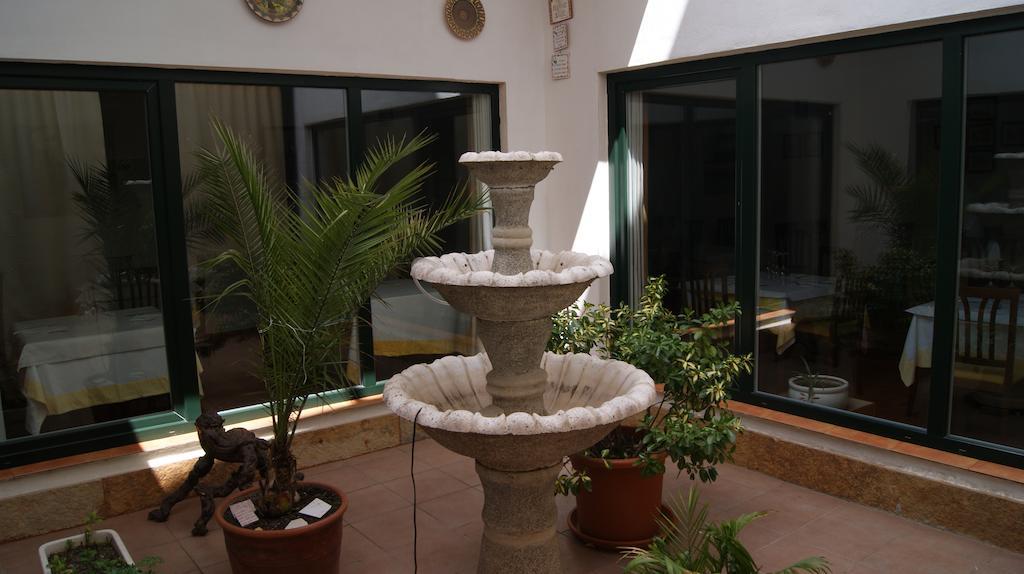 Hostal Restaurante Bustos Villarrubio Eksteriør bilde