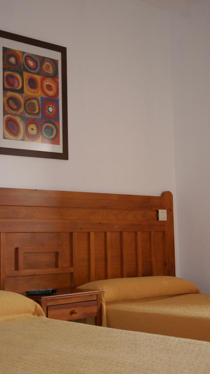 Hostal Restaurante Bustos Villarrubio Eksteriør bilde