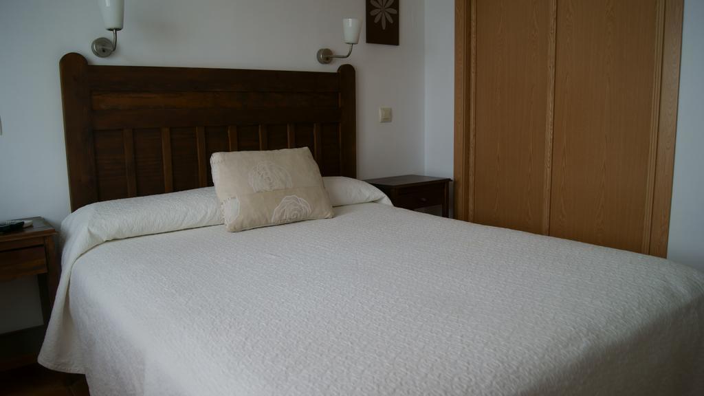Hostal Restaurante Bustos Villarrubio Eksteriør bilde