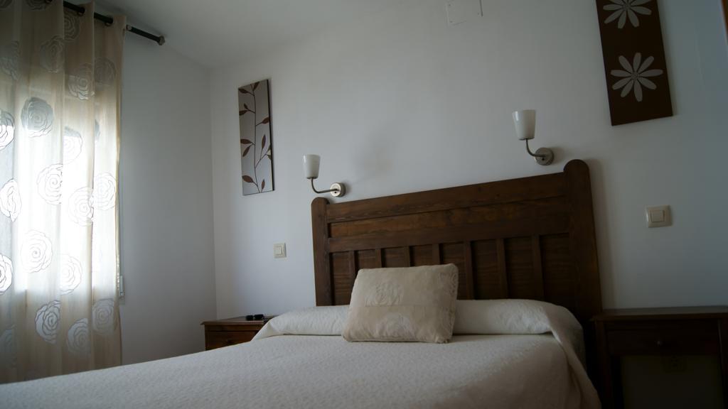 Hostal Restaurante Bustos Villarrubio Eksteriør bilde