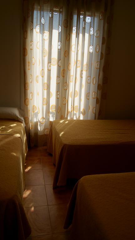 Hostal Restaurante Bustos Villarrubio Eksteriør bilde